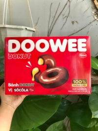 Bánh Doowee Donut Phủ Sôcôla Nhân Kem Trứng